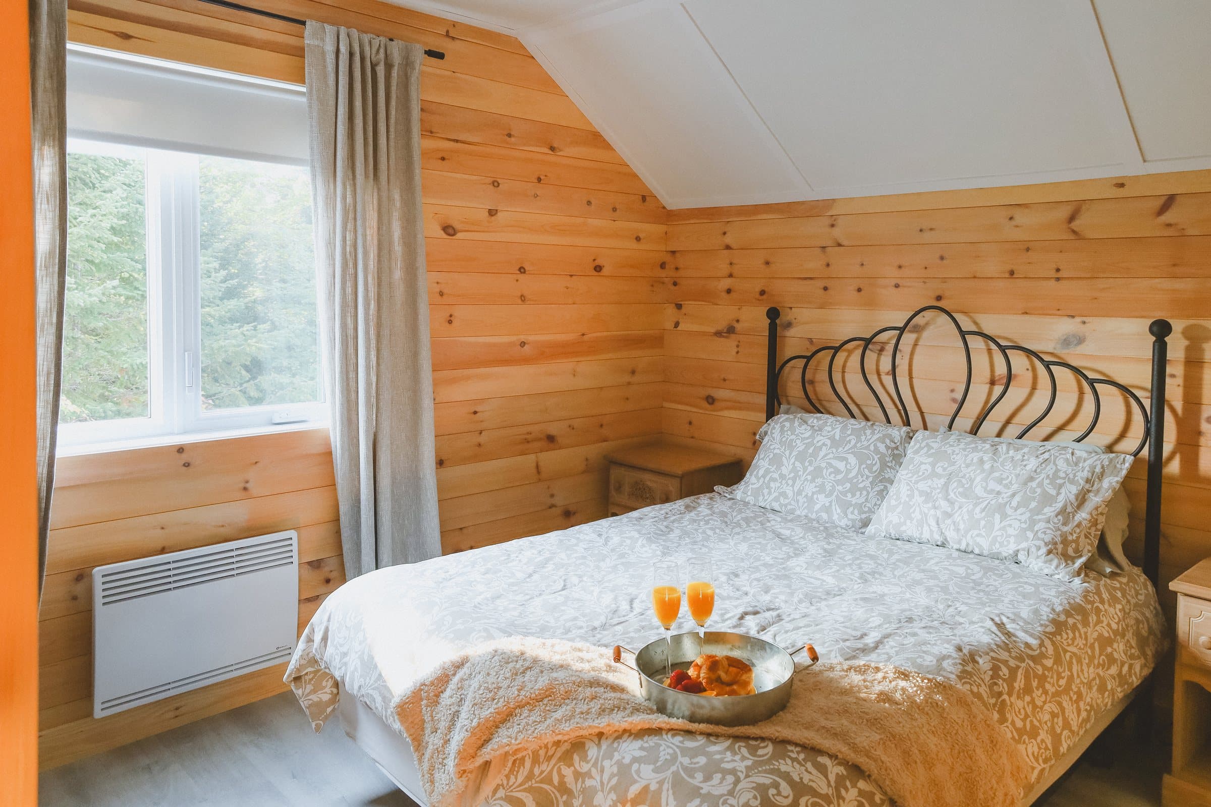 Chambre 2, lit queen